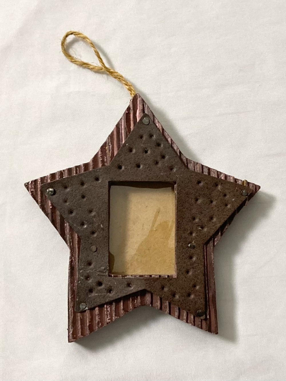 ⭐️ Vintage Wood And Rusted Metal Star Shaped 1.5” x 2” Picture Frame